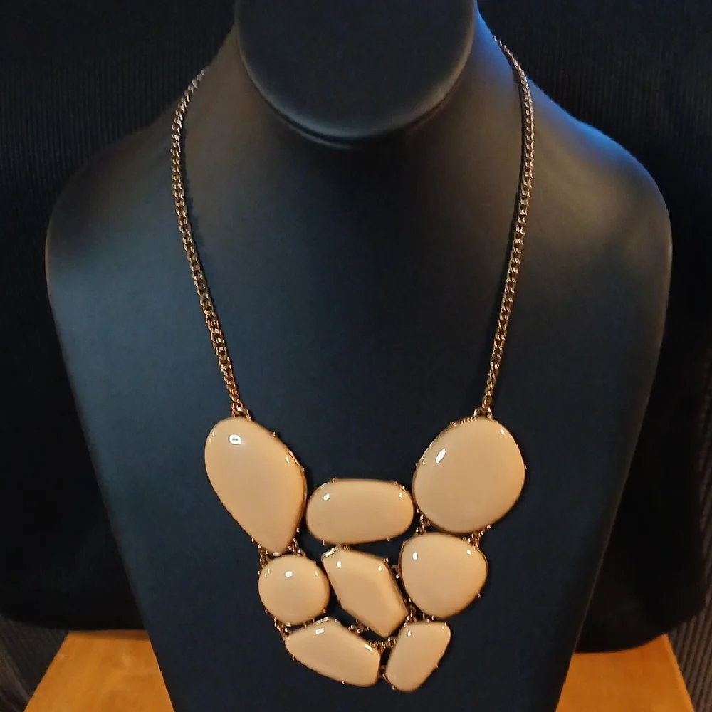 Elegant Vintage Cream Statement Necklace